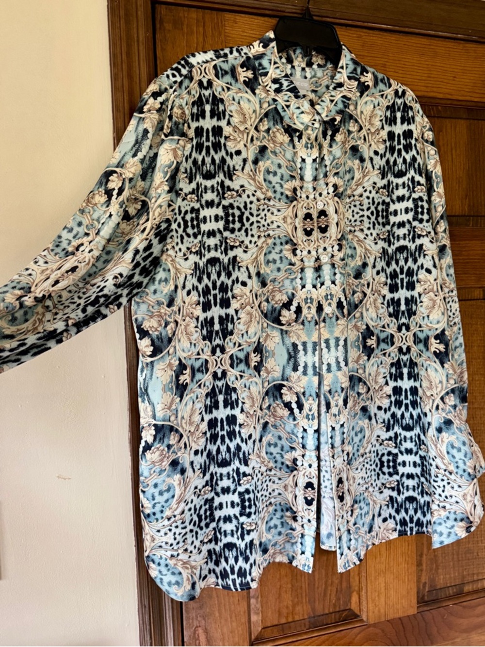 Chico's Blue and Cream Ornate Print Button-Down Shirt (Chico’s size 4) - Picture 7 of 13